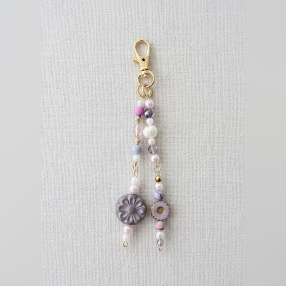 Elegant Lavender Beaded Bag Charm Keychain with Real Pearl and Gold Tones - Picture 2 of 4